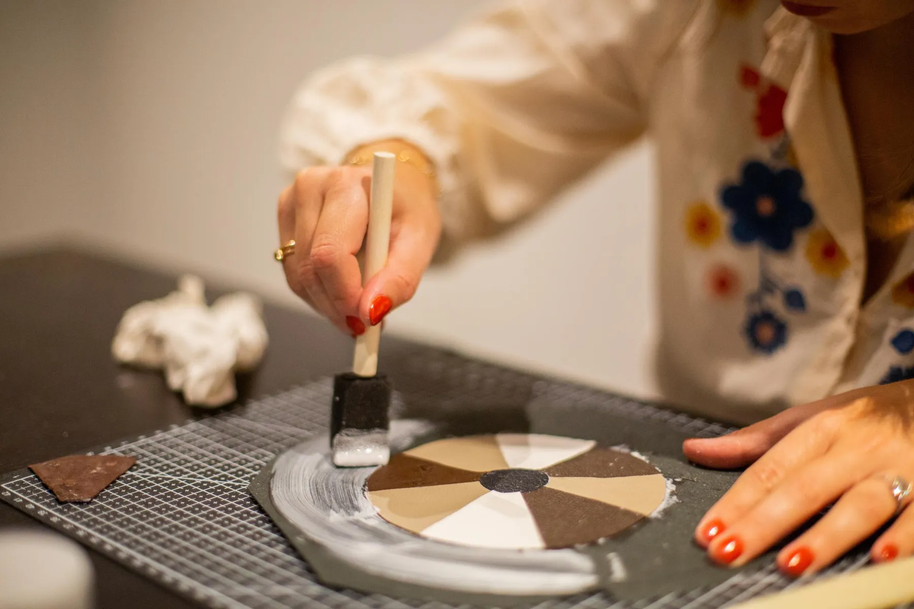 Réalisez votre vide-poche en marqueterie de cuir avec Camille et Maxime - Image n°2 - Wecandoo