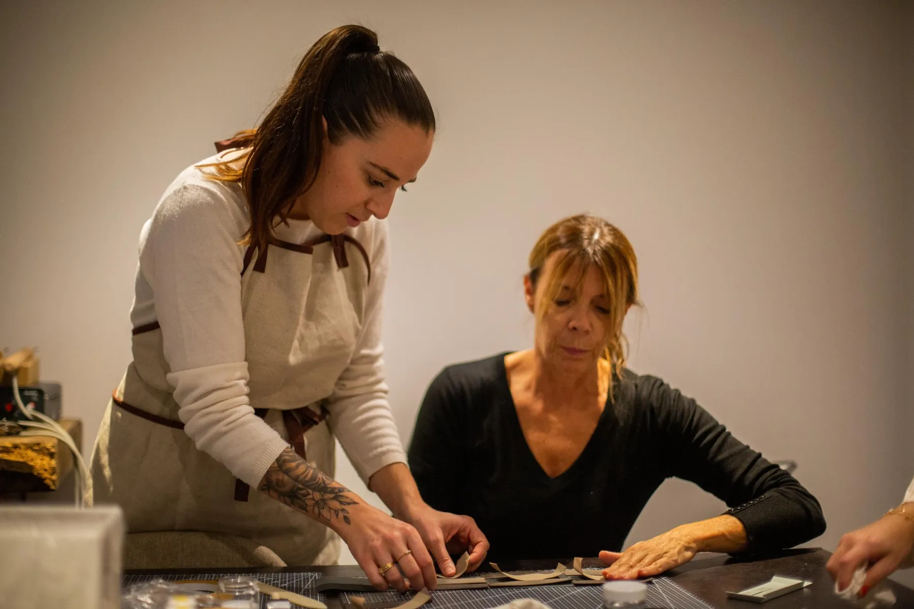 Réalisez votre vide-poche en marqueterie de cuir avec Camille et Maxime - Image n°4 - Wecandoo