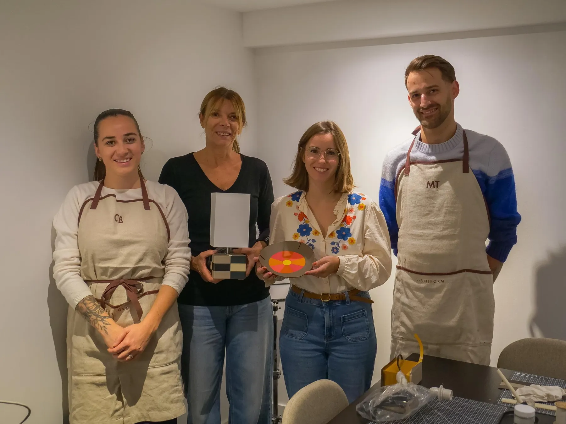 Réalisez votre lampe en marqueterie de cuir avec Camille et Maxime - Afbeelding nr. 3 - Wecandoo
