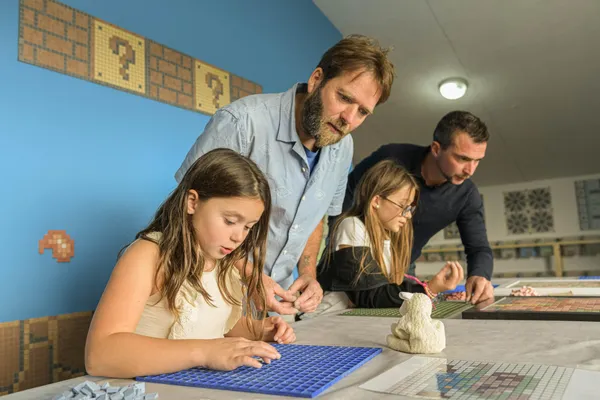 Réalisez votre tableau en carreaux de ciment en duo avec votre enfant, accompagnés par David - Image n°3 - Wecandoo