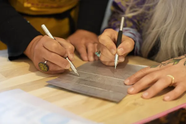 Initiez-vous à la gravure sur tétrapack avec Anne - Image n°3 - Wecandoo