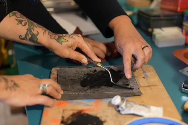 Initiez-vous à la gravure sur tétrapack avec Anne - Image n°5 - Wecandoo