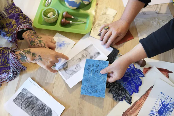 Initiez-vous à la gravure pointe sèche avec Anne - Image n°2 - Wecandoo