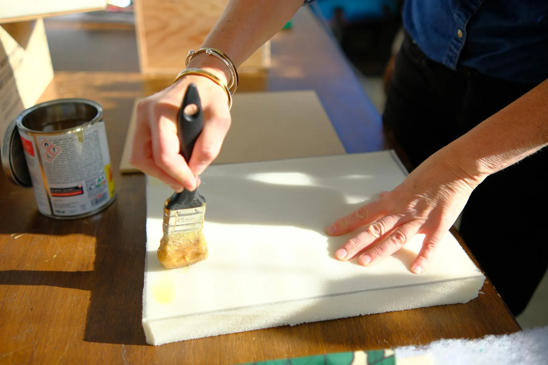 Tapissez votre tabouret en formica avec Mary - Image n°2 - Wecandoo