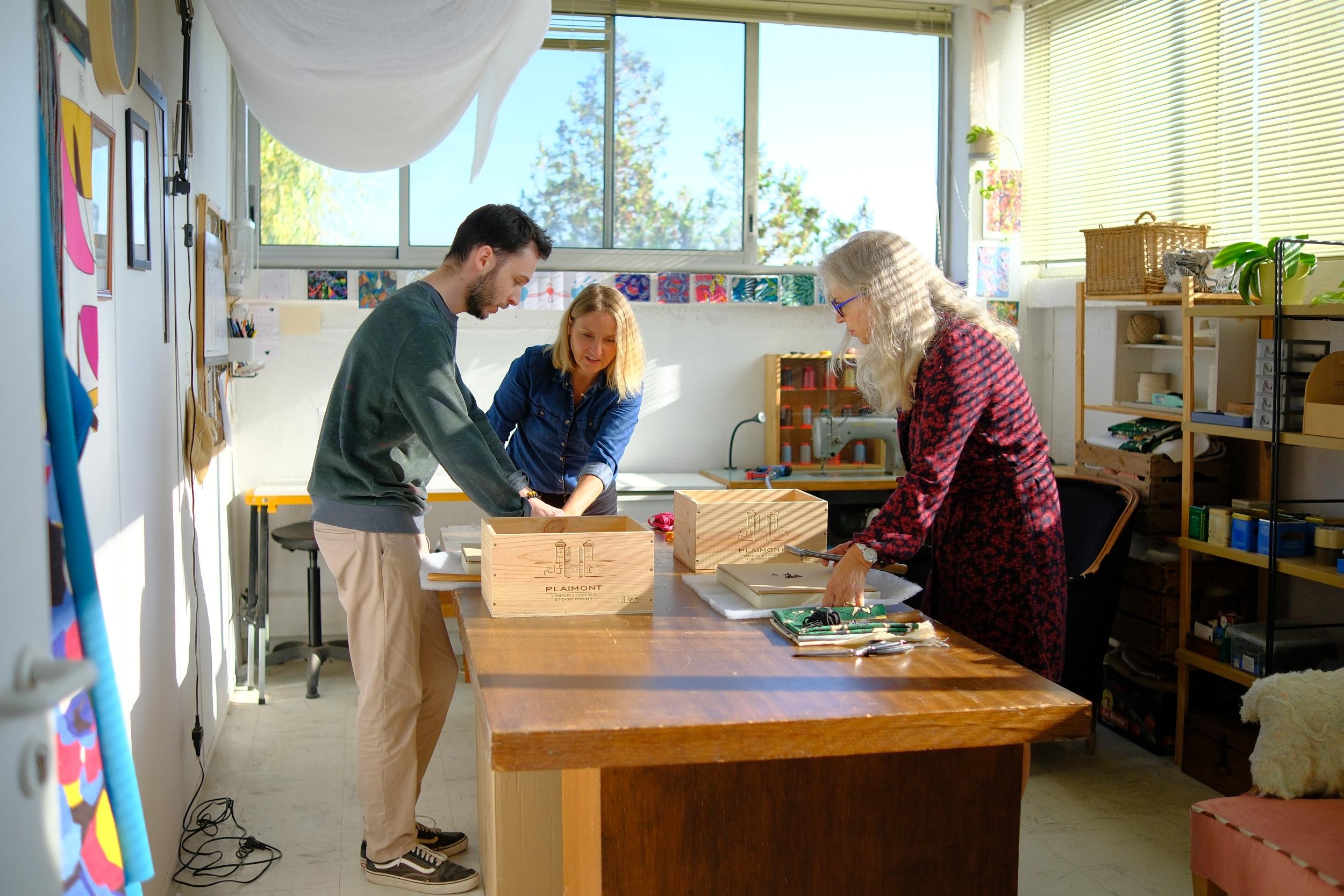 Tapissez votre tabouret en formica avec Mary - Image n°6 - Wecandoo