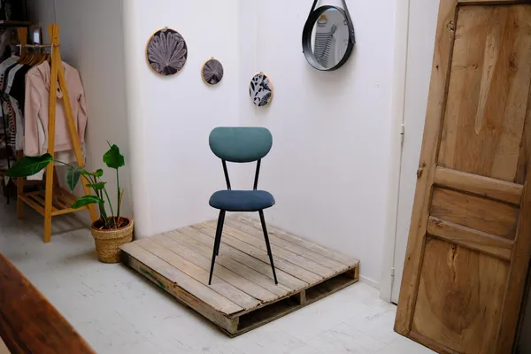 Tapissez votre chaise en formica