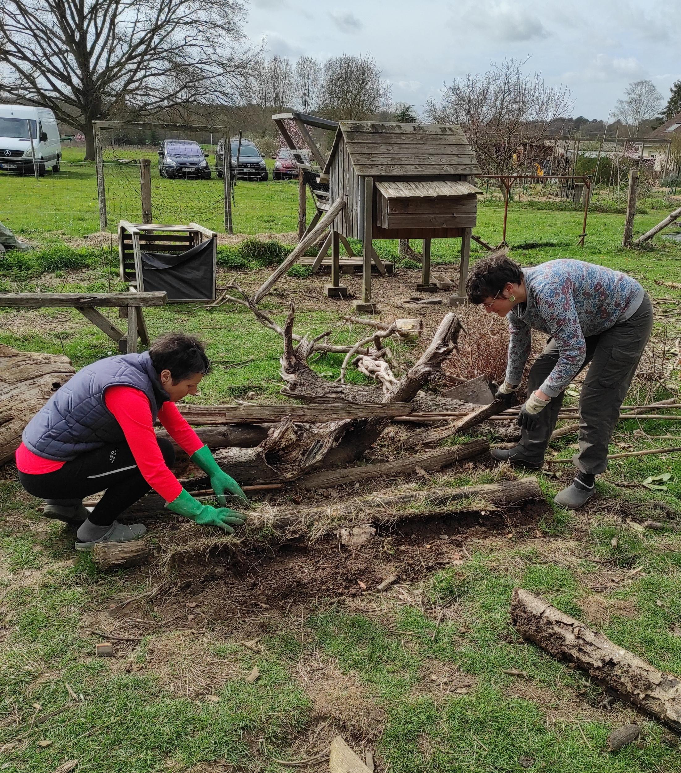 Réunissez votre équipe et participez à la création d'une butte de permaculture avec Blandine - Image n°6 - Wecandoo