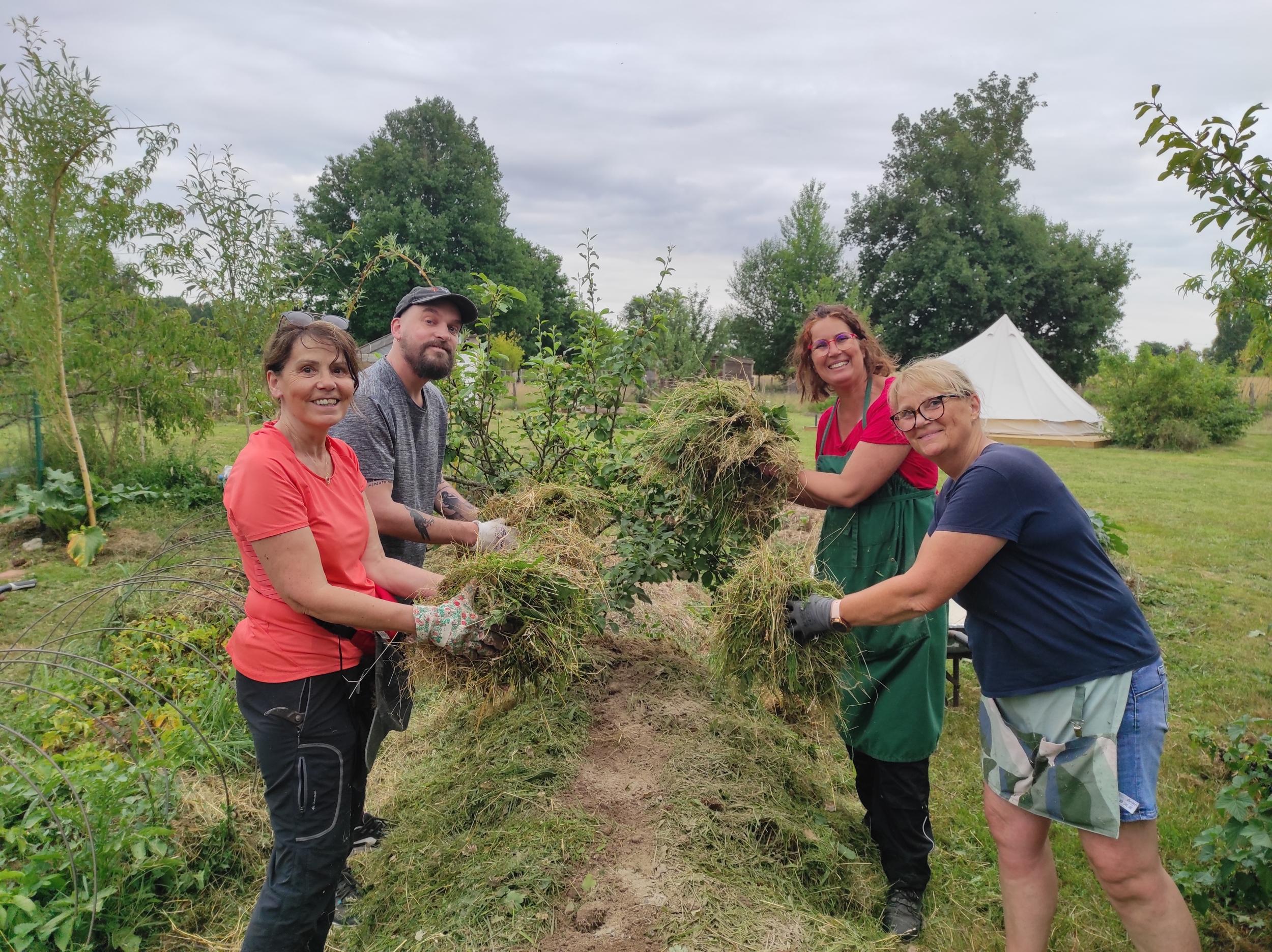 Réunissez votre équipe et participez à la création d'une butte de permaculture avec Blandine - Image n°5 - Wecandoo