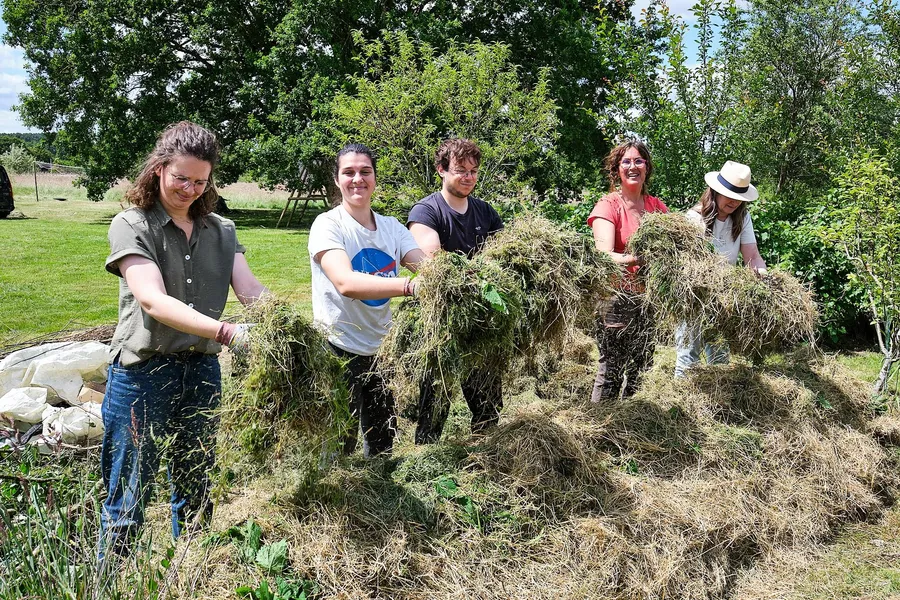 Réunissez votre équipe et participez à la création d'une butte de permaculture avec Blandine - Afbeelding nr. 1 - Wecandoo