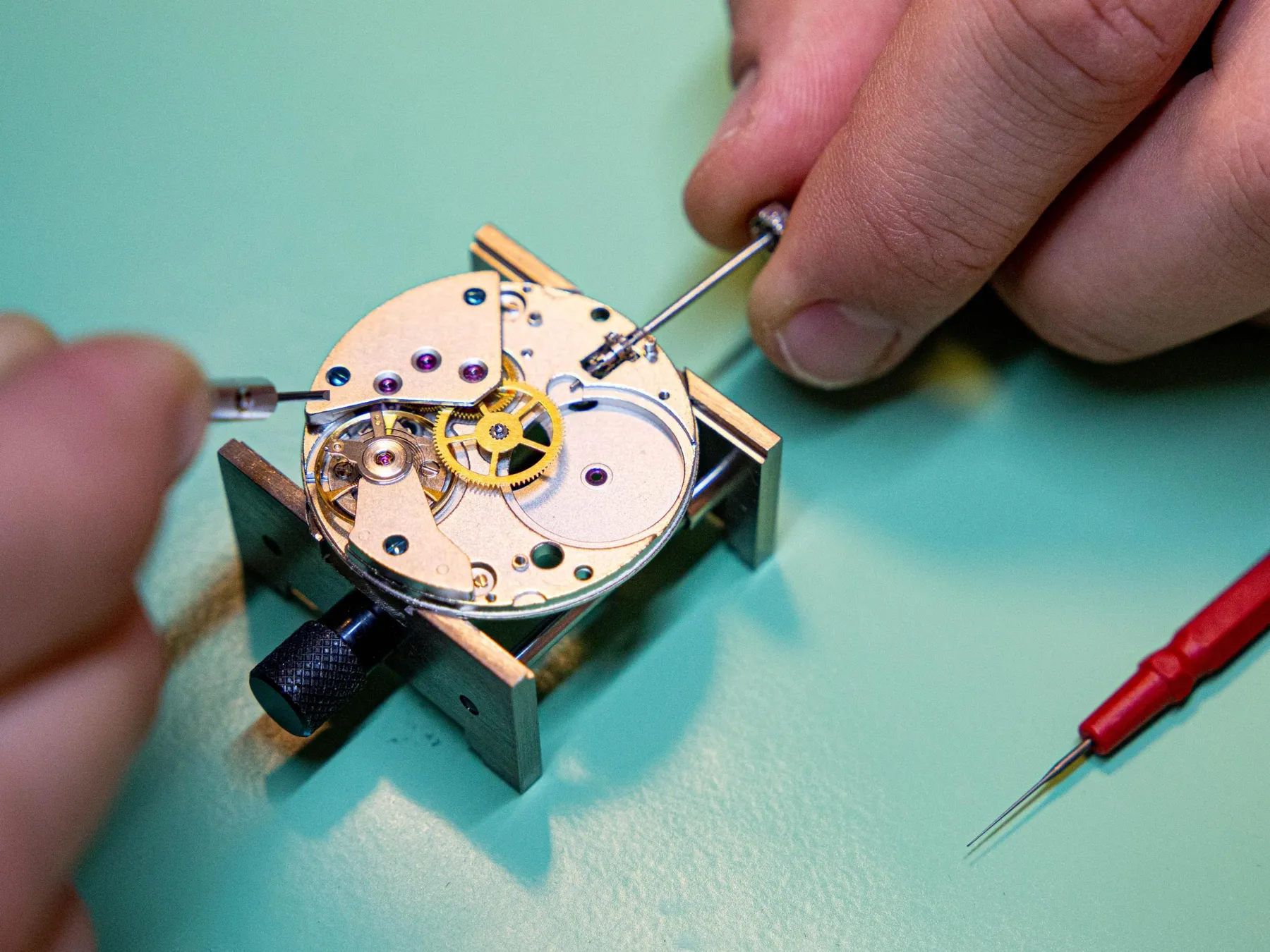 Découvrez l'horlogerie avec Philippe et son équipe - Image n°4 - Wecandoo