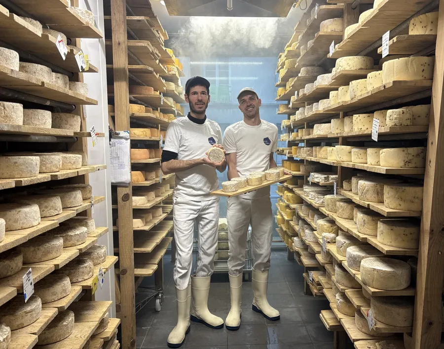 Rassemblez votre équipe et confectionnez votre meule de raclette avec Olivier et son équipe - Afbeelding nr. 1 - Wecandoo