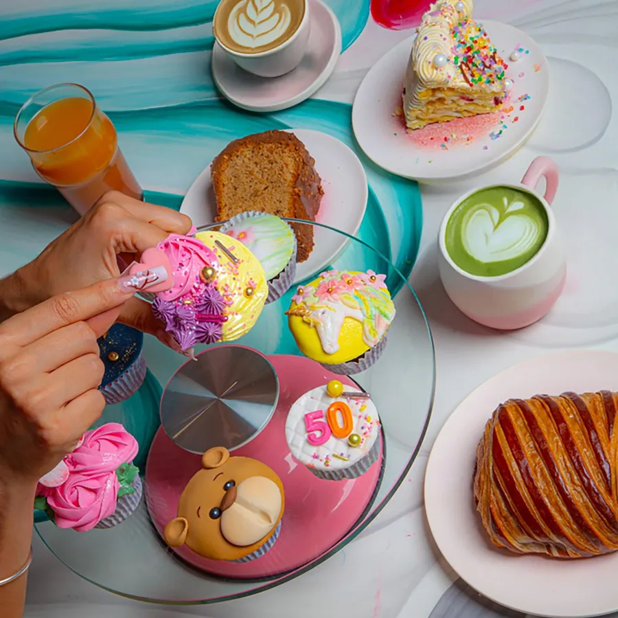 Décorez vos cupcakes autour d'un café avec Alyah et son équipe - Image n°1 - Wecandoo