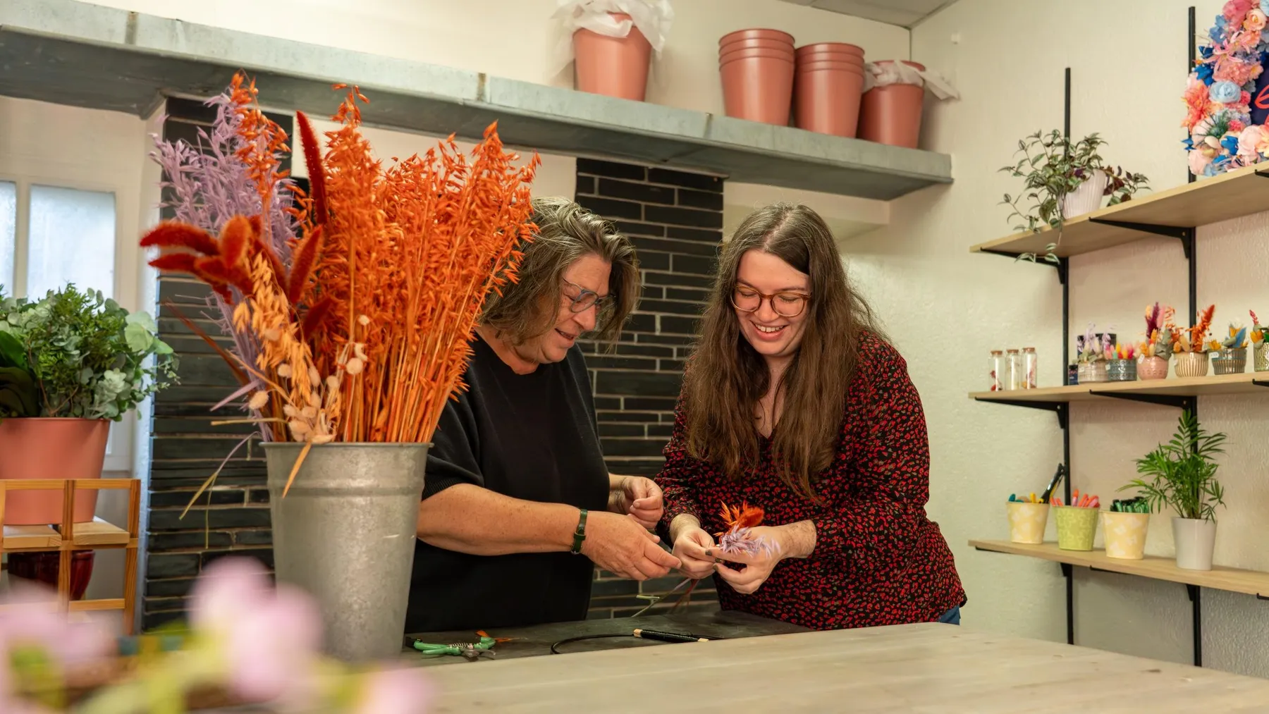 Apprenez à travailler les fleurs séchées avec Clémence - Image n°4 - Wecandoo