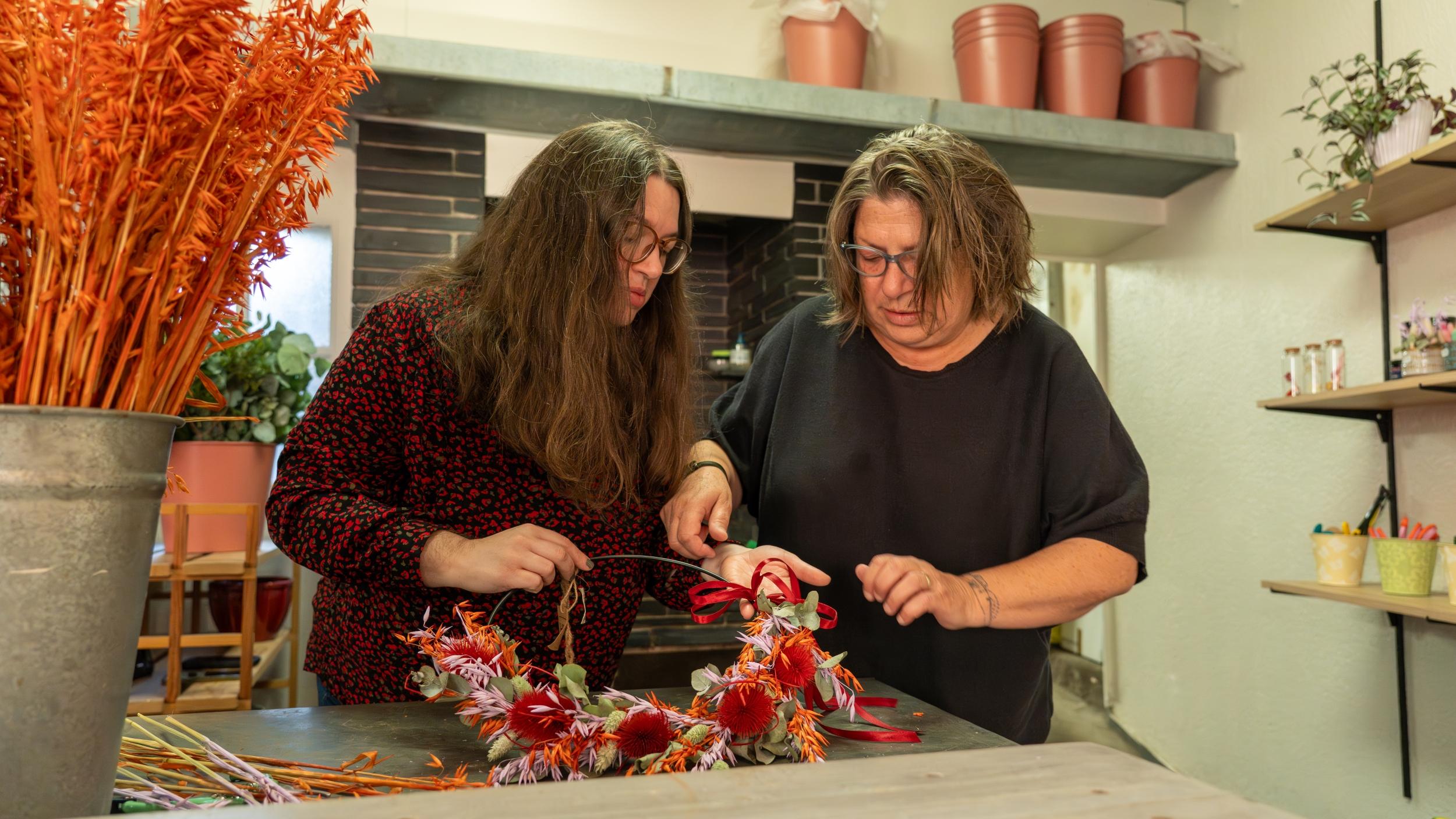 Apprenez à travailler les fleurs séchées avec Clémence - Image n°6 - Wecandoo