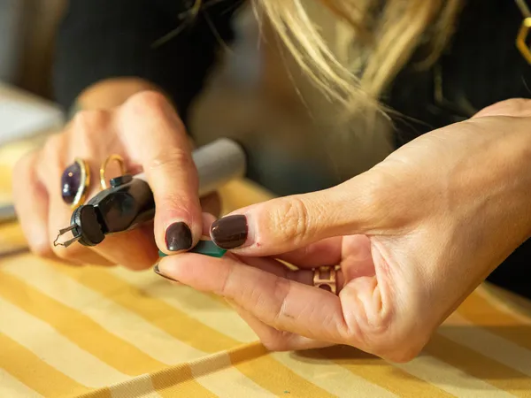 Sculptez votre bijou à la cire perdue avec Angeline - Image n°4 - Wecandoo