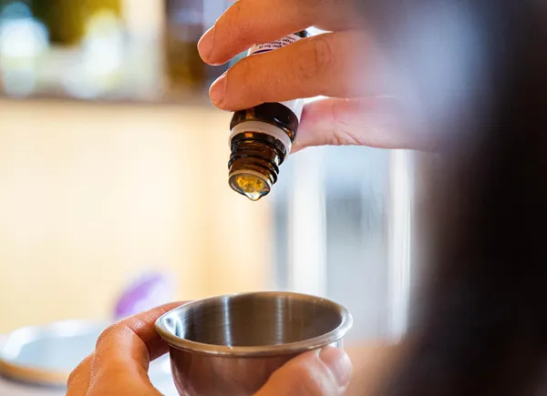 Réalisez deux baumes aux plantes avec Myriam - Image n°1 - Wecandoo