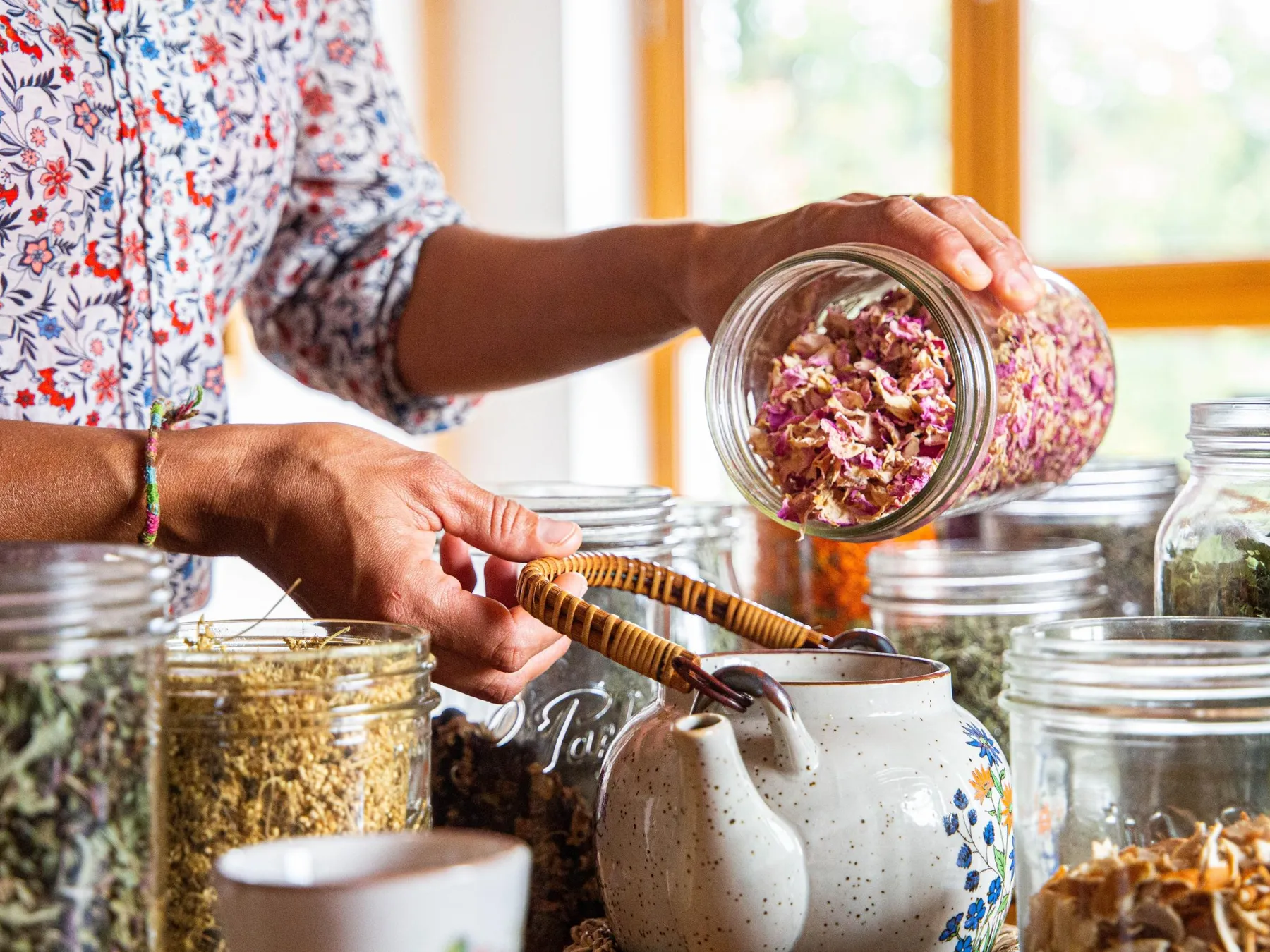 Initiez-vous à l'herboristerie et réalisez votre tisane avec Myriam - Image n°1 - Wecandoo