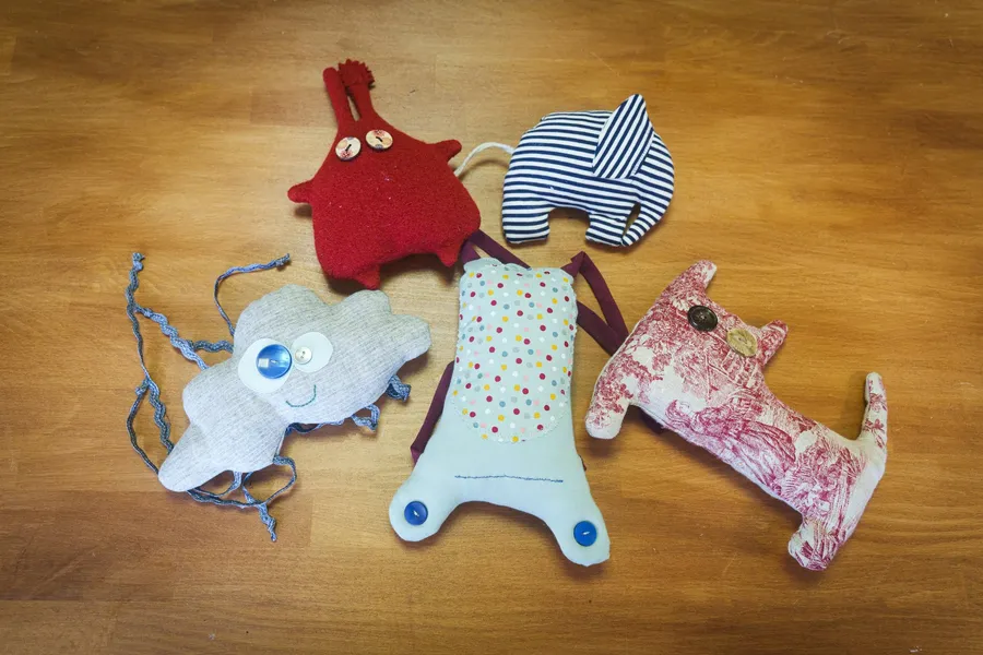 Cousez votre doudou upcyclé en duo avec votre enfant, accompagnés par Clara - Image n°1 - Wecandoo