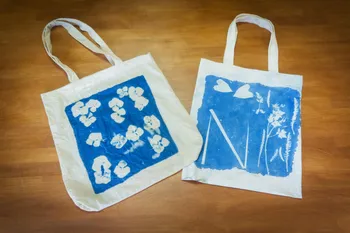Réalisez votre foulard ou tote bag en cyanotype