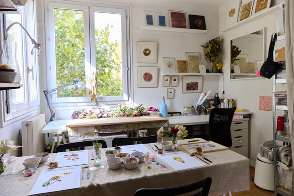 Découvrez l'art des fleurs pressées avec Claire - Image n°3 - Wecandoo