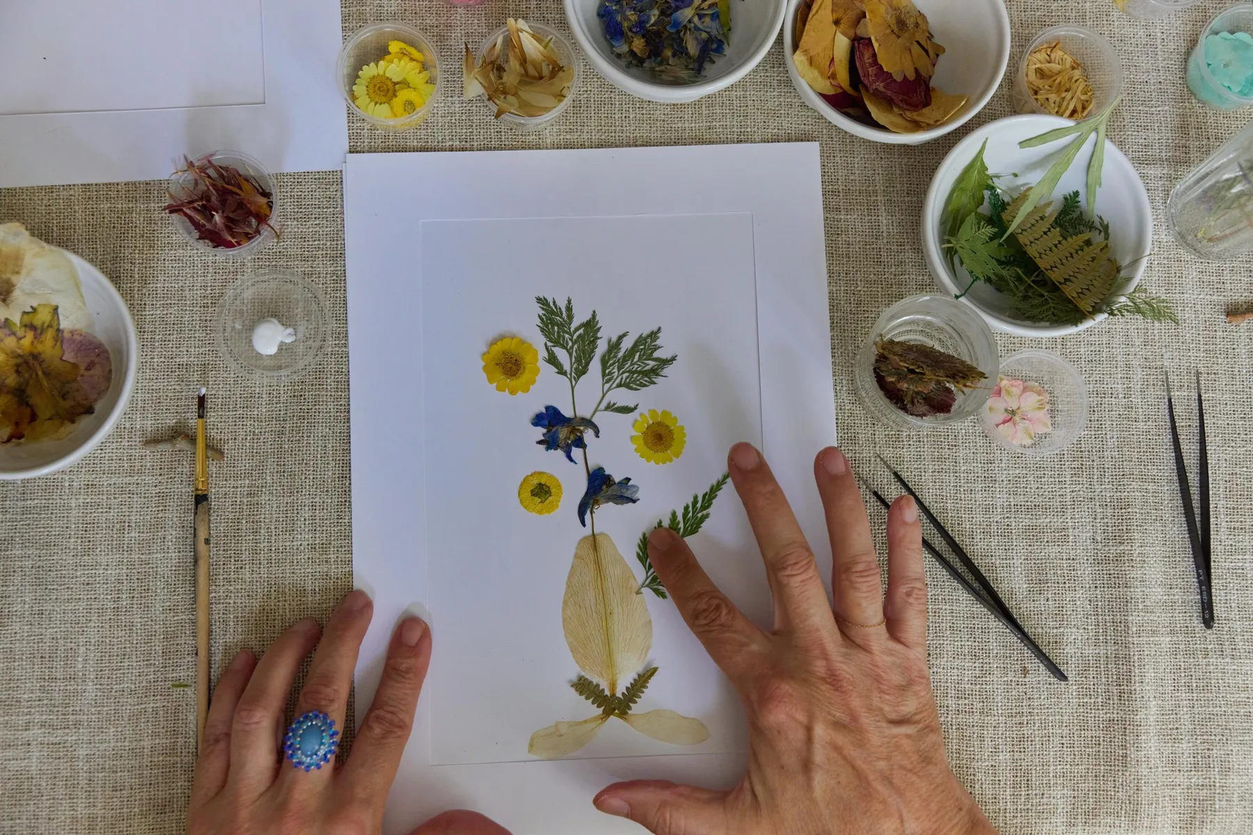 Découvrez l'art des fleurs pressées avec Claire - Afbeelding nr. 2 - Wecandoo