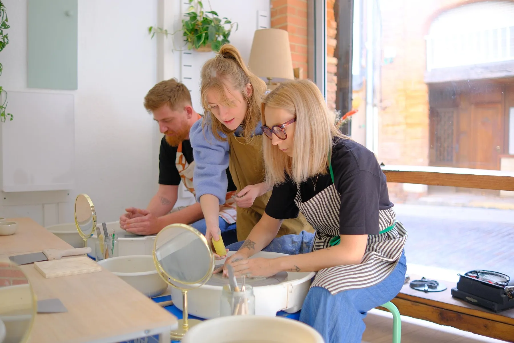 Découvrez le tour de potier avec Lola - Image n°4 - Wecandoo