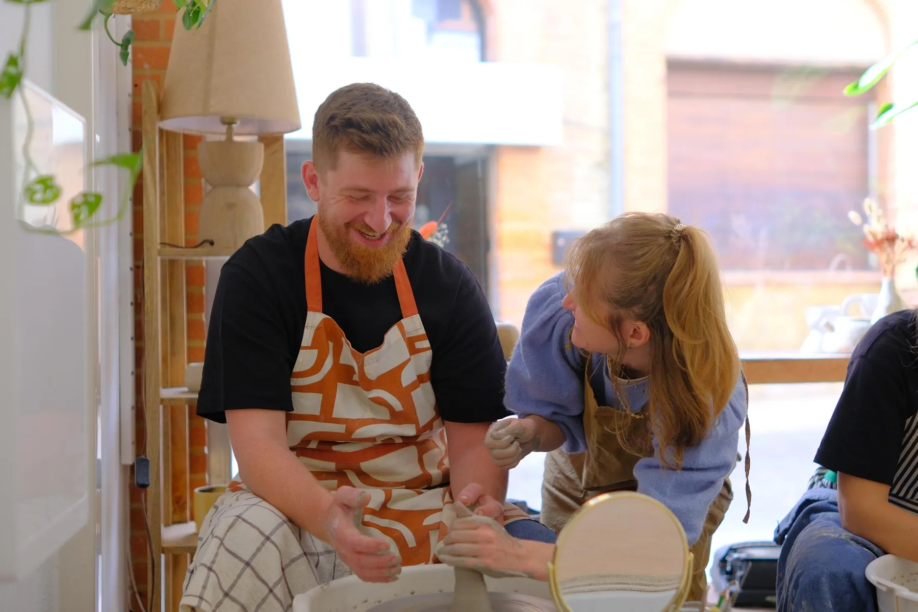 Découvrez le tour de potier avec Lola - Image n°3 - Wecandoo