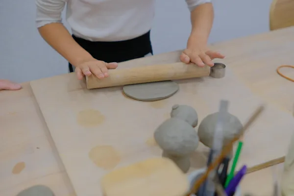 Modèle ta pièce en céramique avec Lola - Afbeelding nr. 2 - Wecandoo