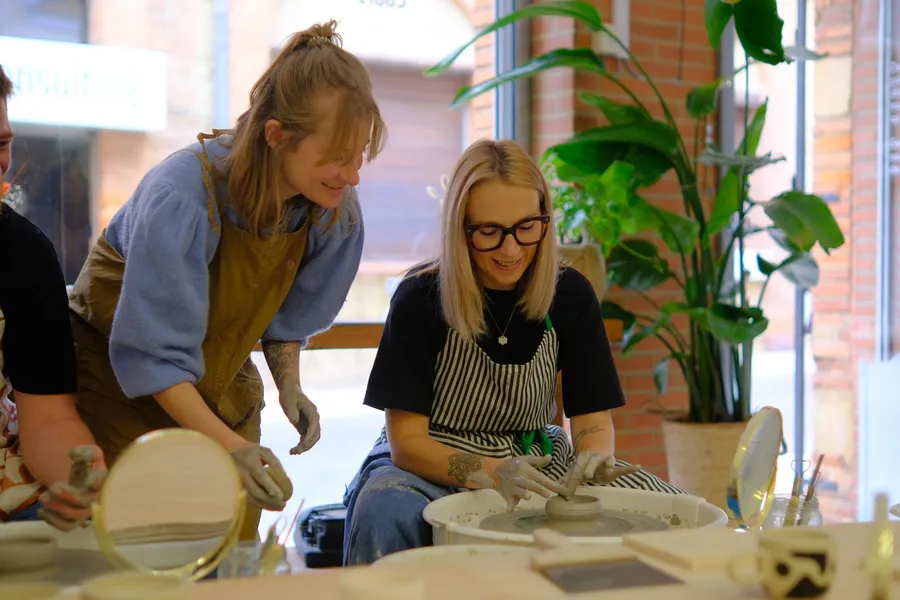 Découvrez le tour de potier avec Lola - Image n°1 - Wecandoo