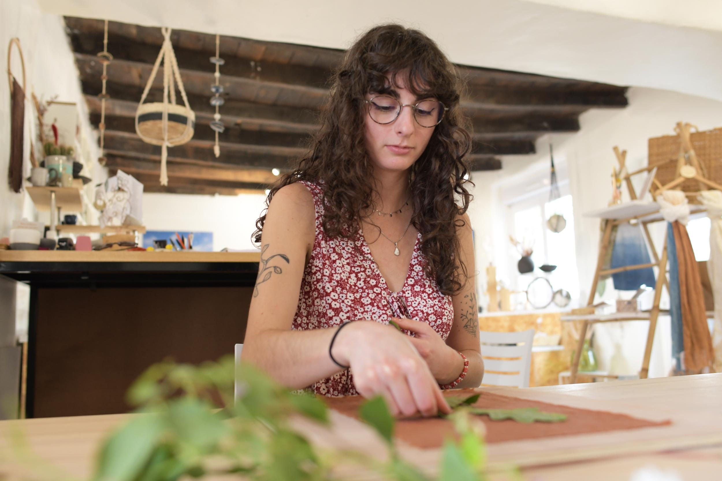 Découvrez la teinture végétale ecoprint avec Pauline - Image n°8 - Wecandoo