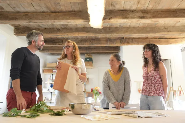 Découvrez la teinture végétale ecoprint avec Pauline - Image n°3 - Wecandoo