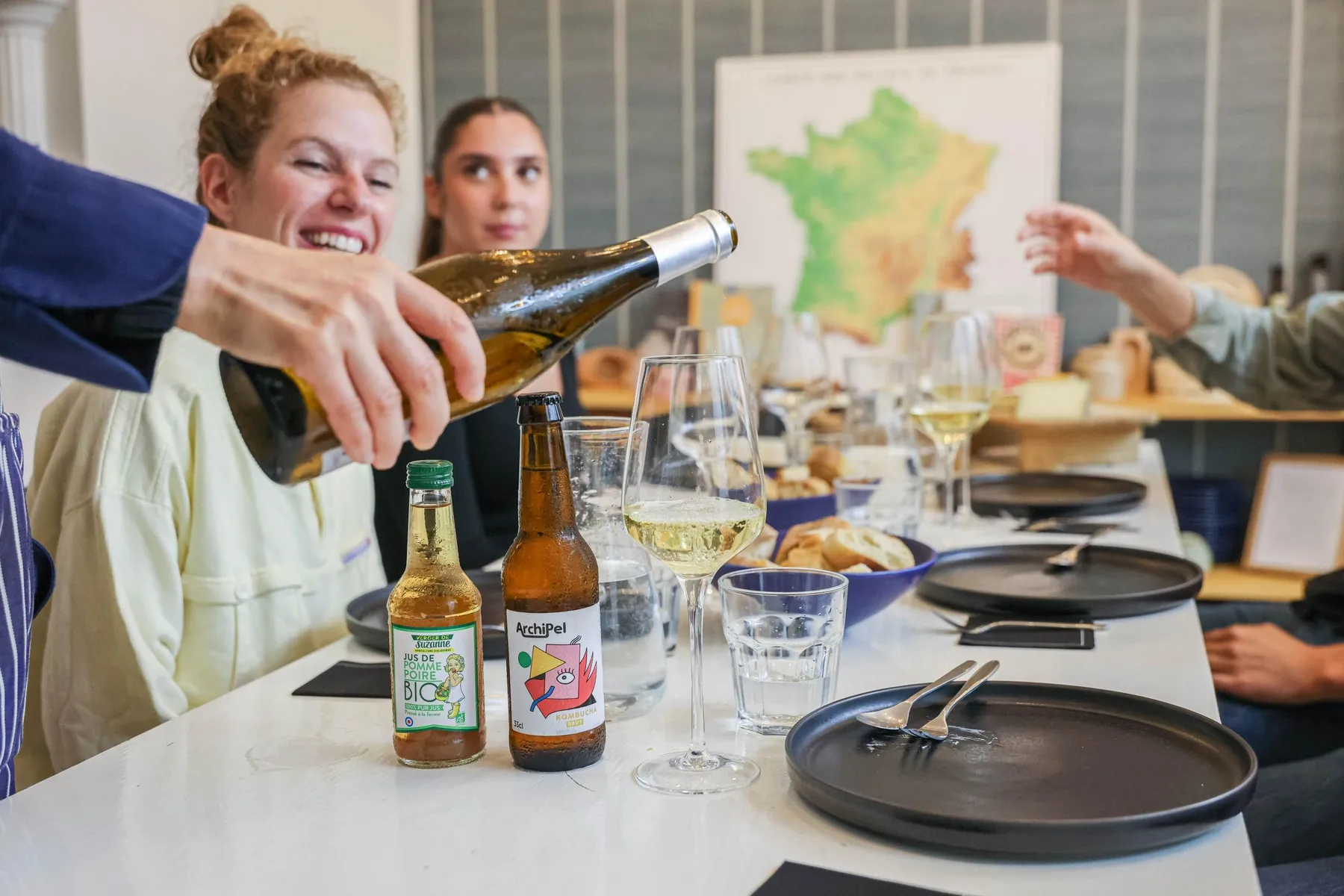 Partagez un apéro dans une fromagerie avec Laure et son équipe - Image n°2 - Wecandoo