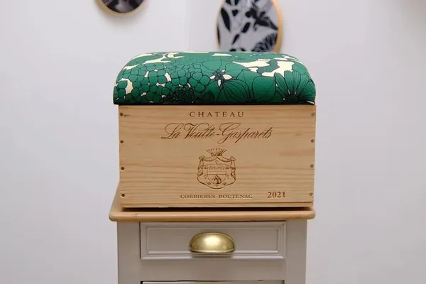 Transformez une caisse de vin en pouf