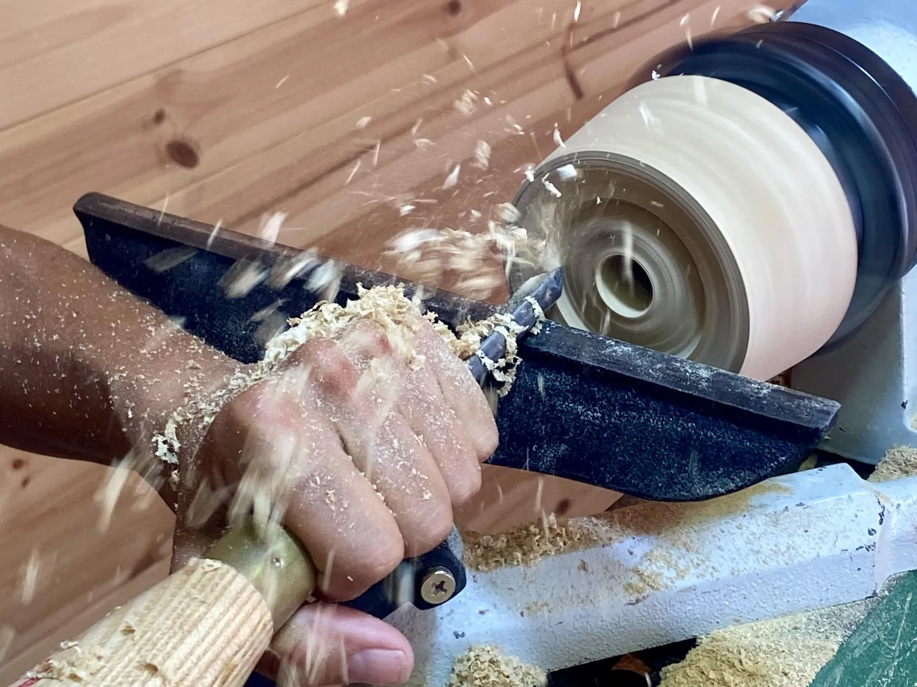 Réalisez votre luminaire en bois avec Clément - Image n°4 - Wecandoo