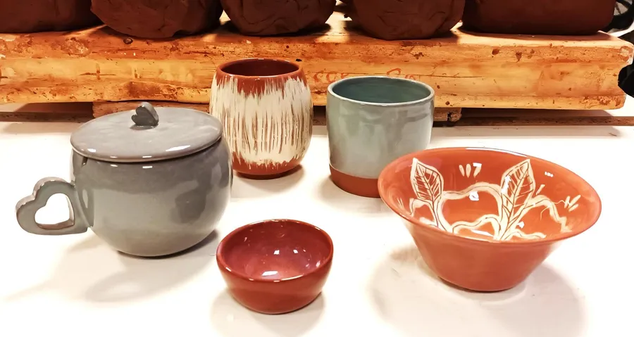 Découvrez comment travailler l'argile et initiez-vous au tour de potier sur deux jours consécutifs avec Henri - Afbeelding nr. 1 - Wecandoo