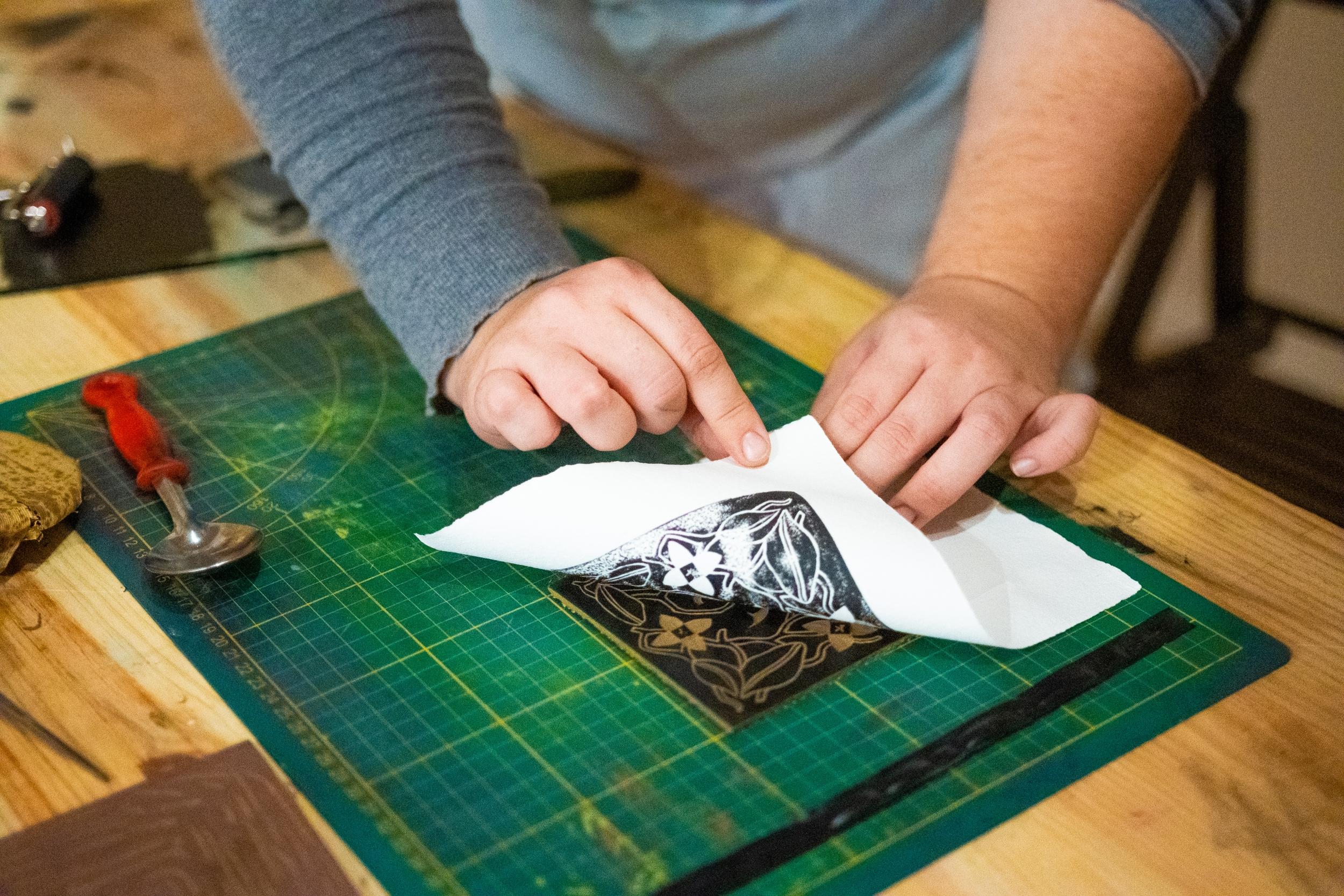 Initiez-vous à la linogravure avec Hortense - Image n°8 - Wecandoo