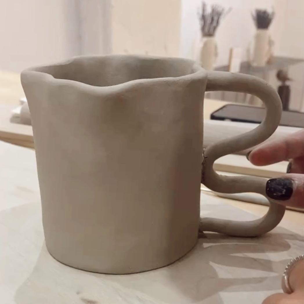 Modelez et décorez votre cache-pot ou maxi mug en céramique - Image n°3 - Wecandoo
