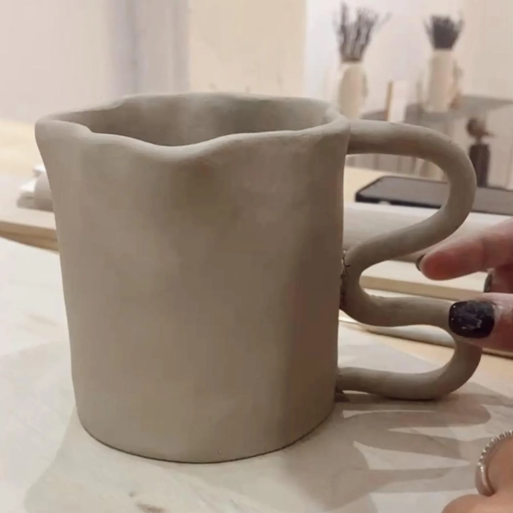 Modelez et décorez votre cache-pot ou maxi mug en céramique - Image n°4 - Wecandoo