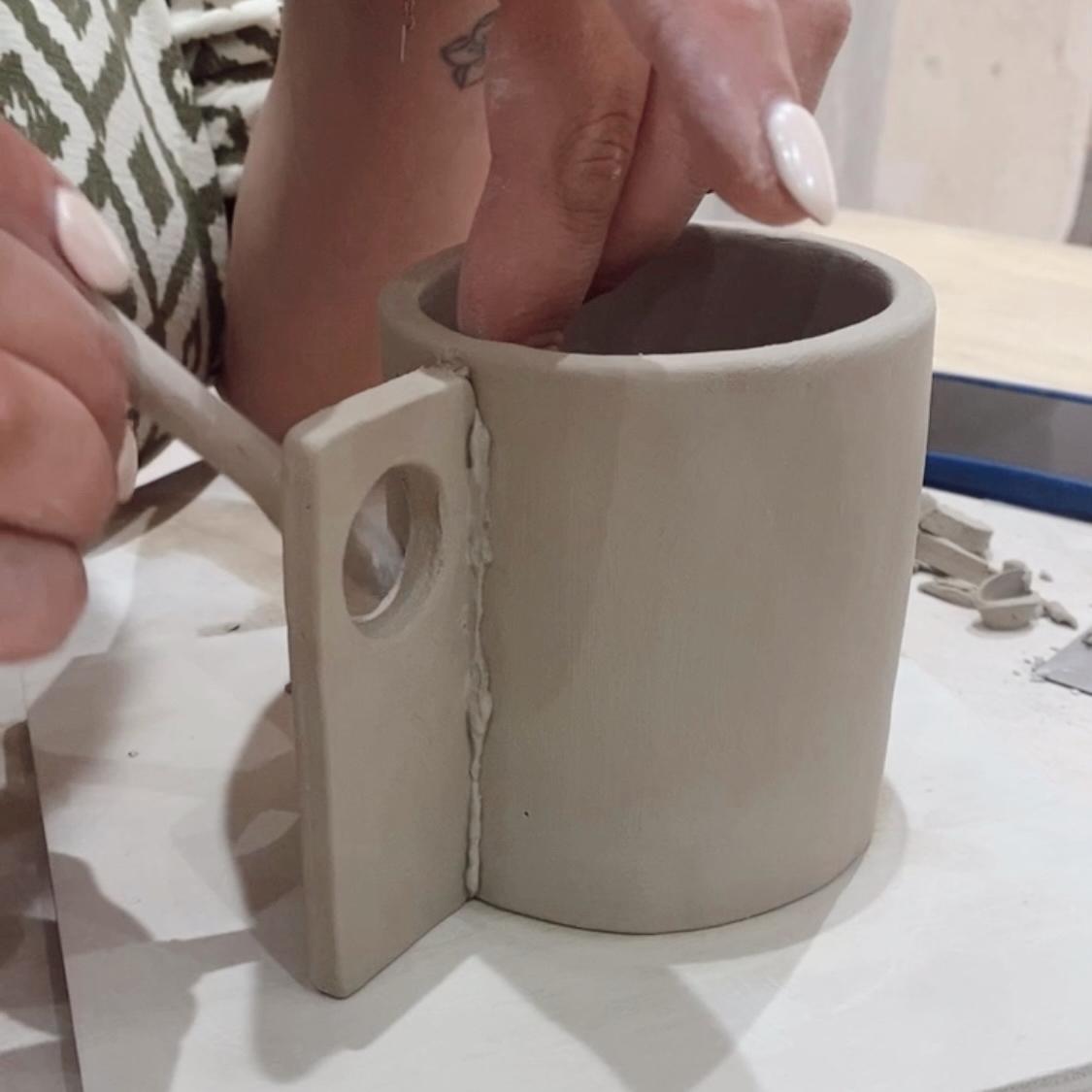 Modelez et décorez votre cache-pot ou maxi mug en céramique - Image n°5 - Wecandoo