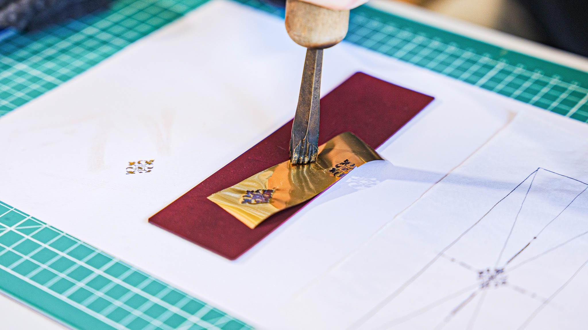 Initiez-vous à la dorure sur cuir