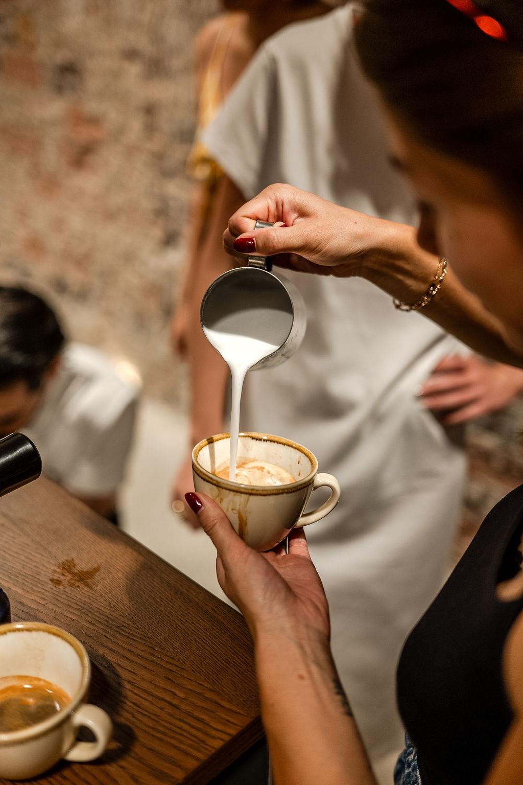 Initiez-vous au Latte art avec Julien, Cristina et leur équipe - Image n°2 - Wecandoo