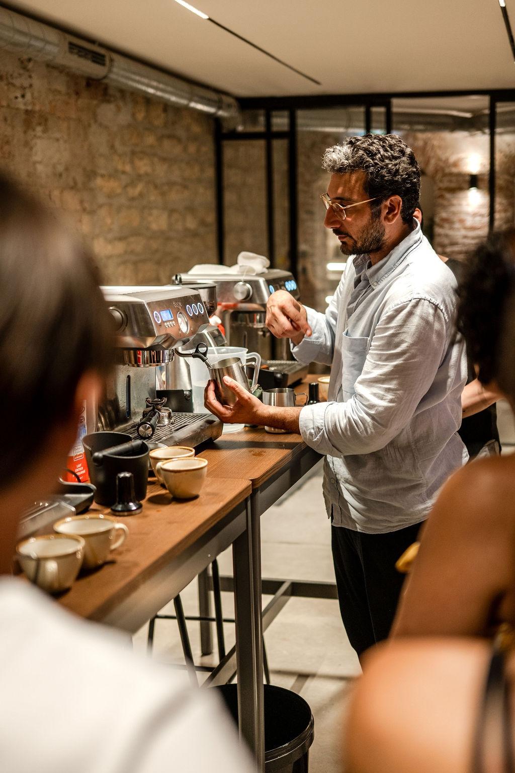 Initiez-vous au Latte art avec Julien, Cristina et leur équipe - Image n°5 - Wecandoo