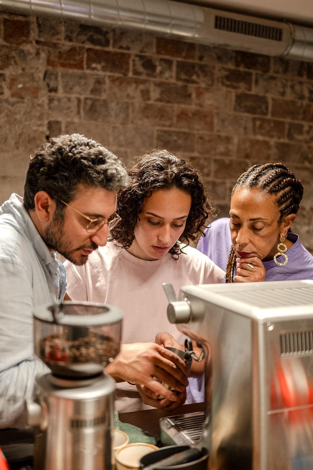 Initiez-vous au Latte art avec Julien, Cristina et leur équipe - Image n°9 - Wecandoo