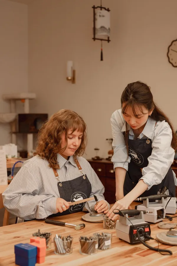 Réalisez et personnalisez votre bague en argent avec l'équipe Sésame - Image n°5 - Wecandoo