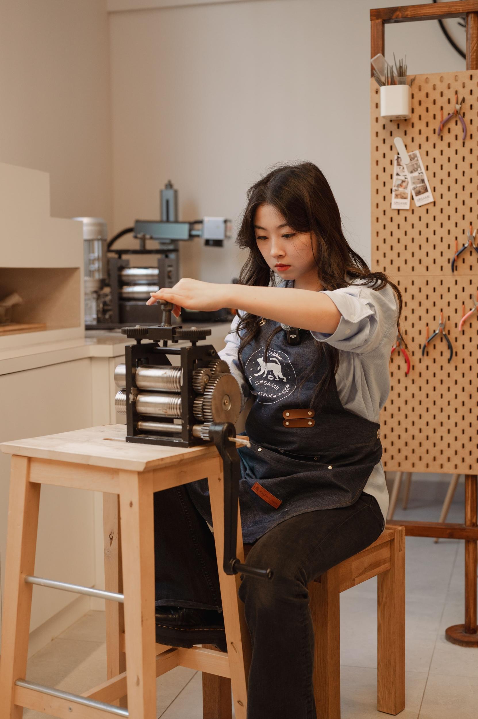 Réalisez et personnalisez votre bague en argent avec l'équipe Sésame - Image n°6 - Wecandoo