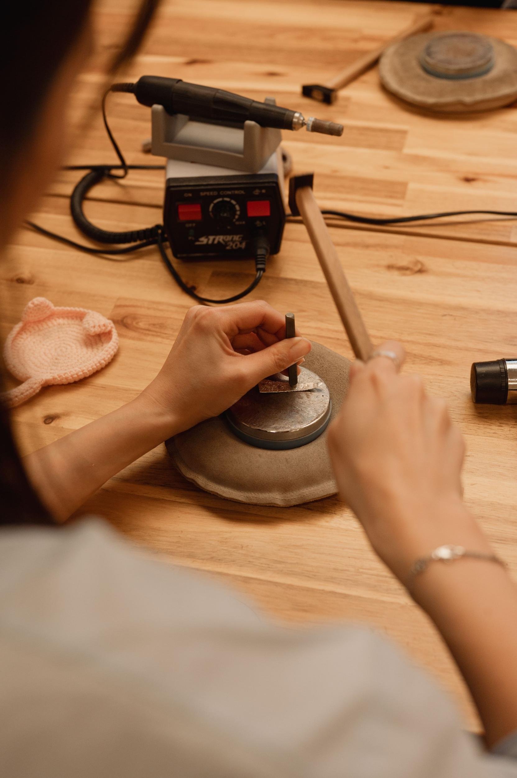 Réalisez et personnalisez votre bague en argent avec l'équipe Sésame - Image n°7 - Wecandoo