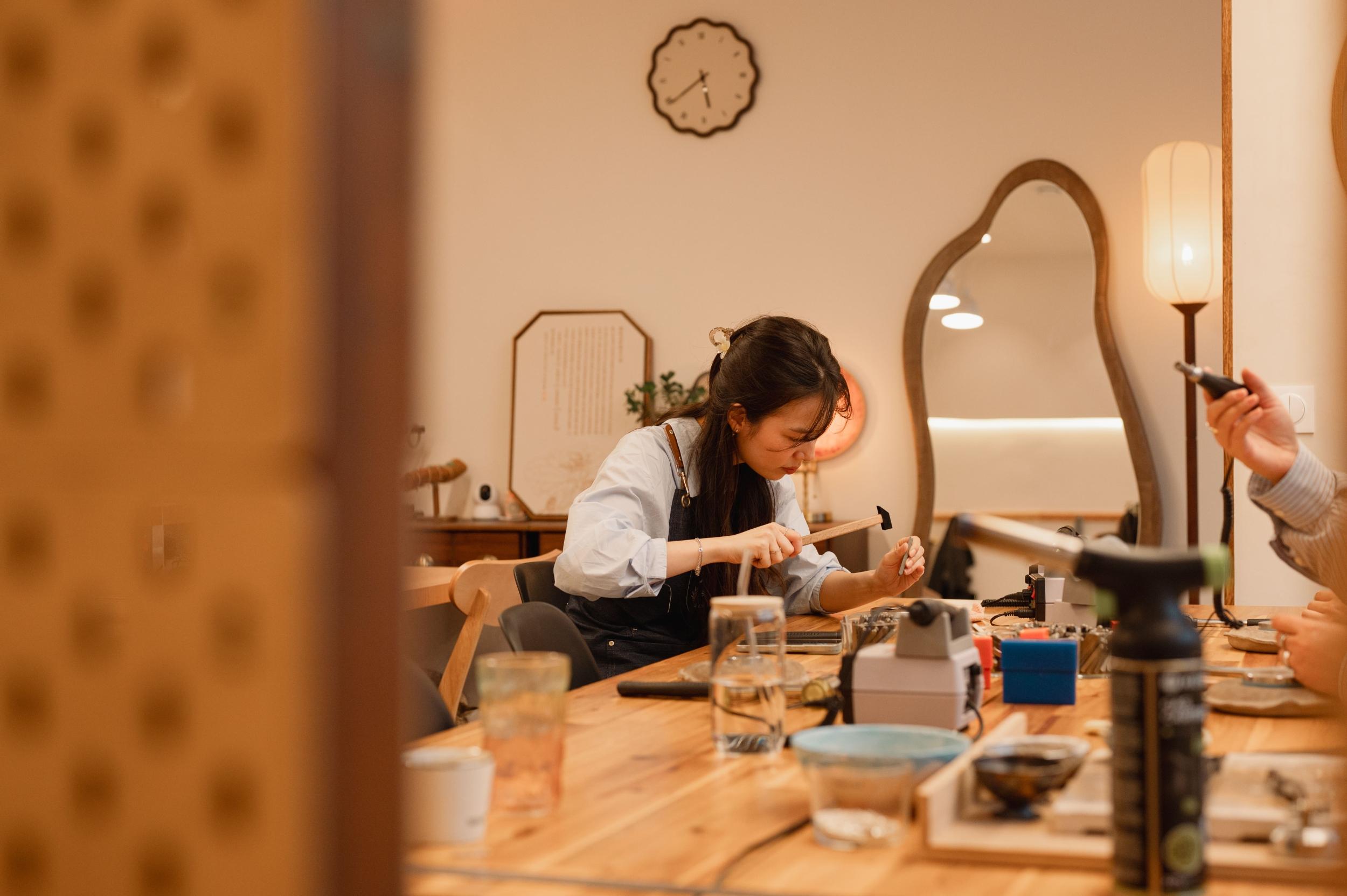 Réalisez et personnalisez votre bague en argent avec l'équipe Sésame - Image n°8 - Wecandoo