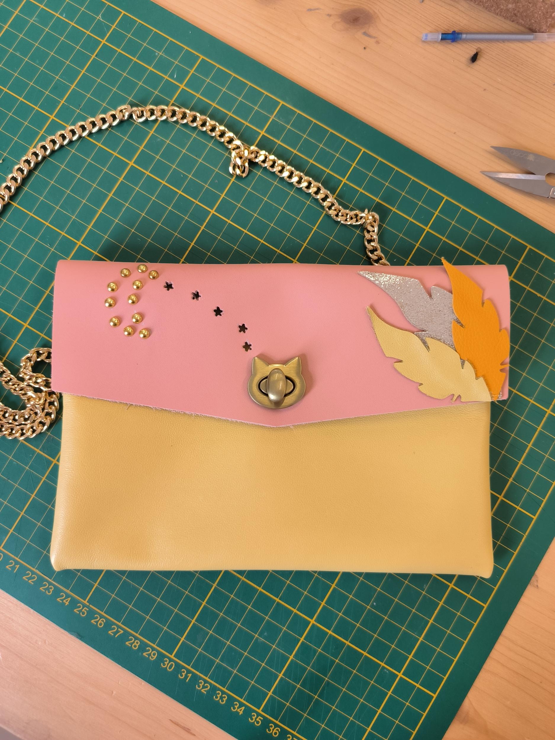 Créez votre sac pochette en cuir - Image n°10 - Wecandoo