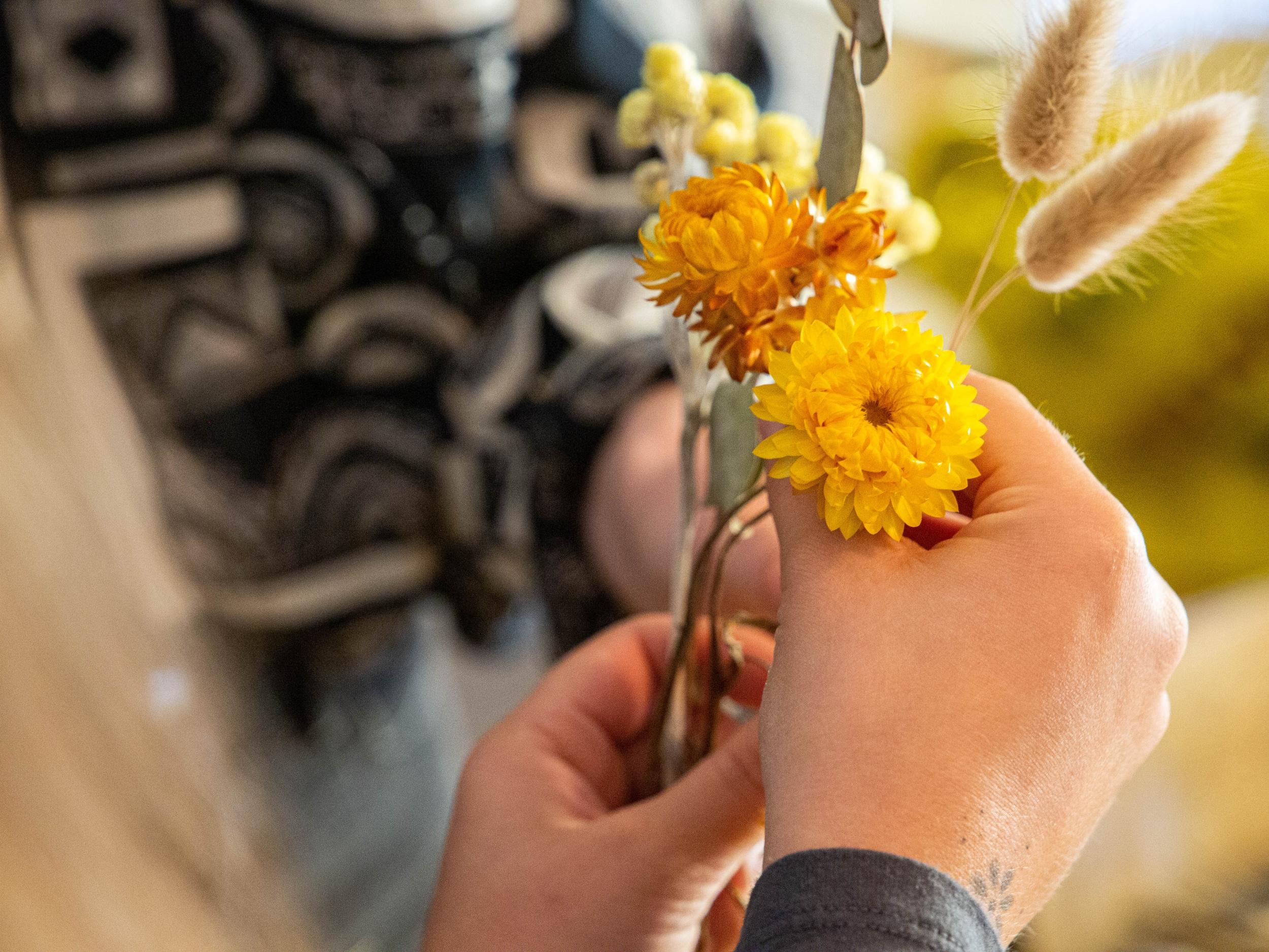 Créez votre bouquet de fleurs séchées avec Juline - Image n°8 - Wecandoo