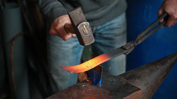 Réalisez votre couteau brut de forge avec Stéphane - Image n°1 - Wecandoo